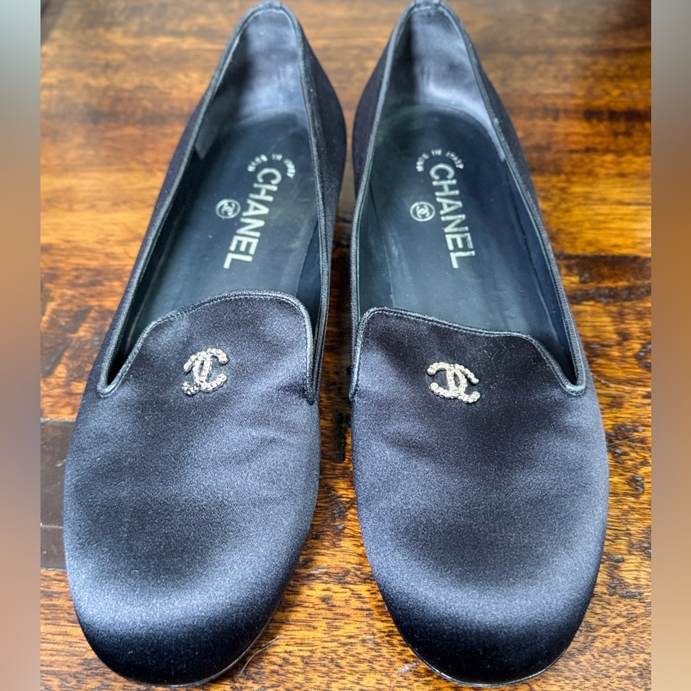 Chanel Satin Flats with Pearls on Heels - Picture 7 of 16